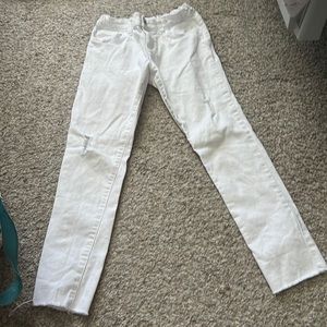 Children’s place size 8 white skinny jeans, excellent condition.
